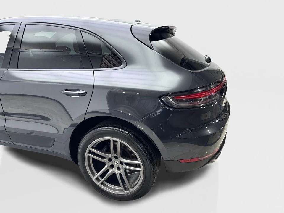 2021 Porsche Macan - Image 17 of 31