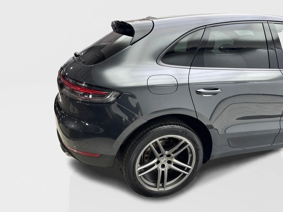 2021 Porsche Macan - Image 16 of 31