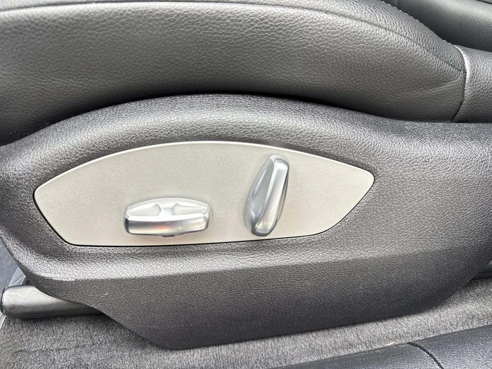 2021 Porsche Macan - Image 28 of 31
