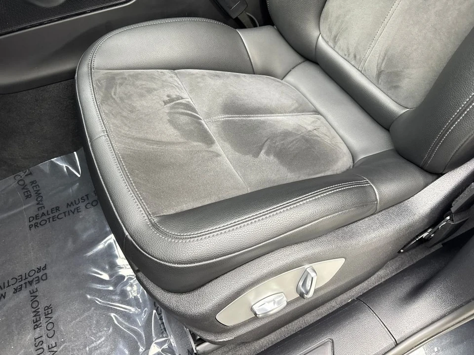 2021 Porsche Macan - Image 27 of 31
