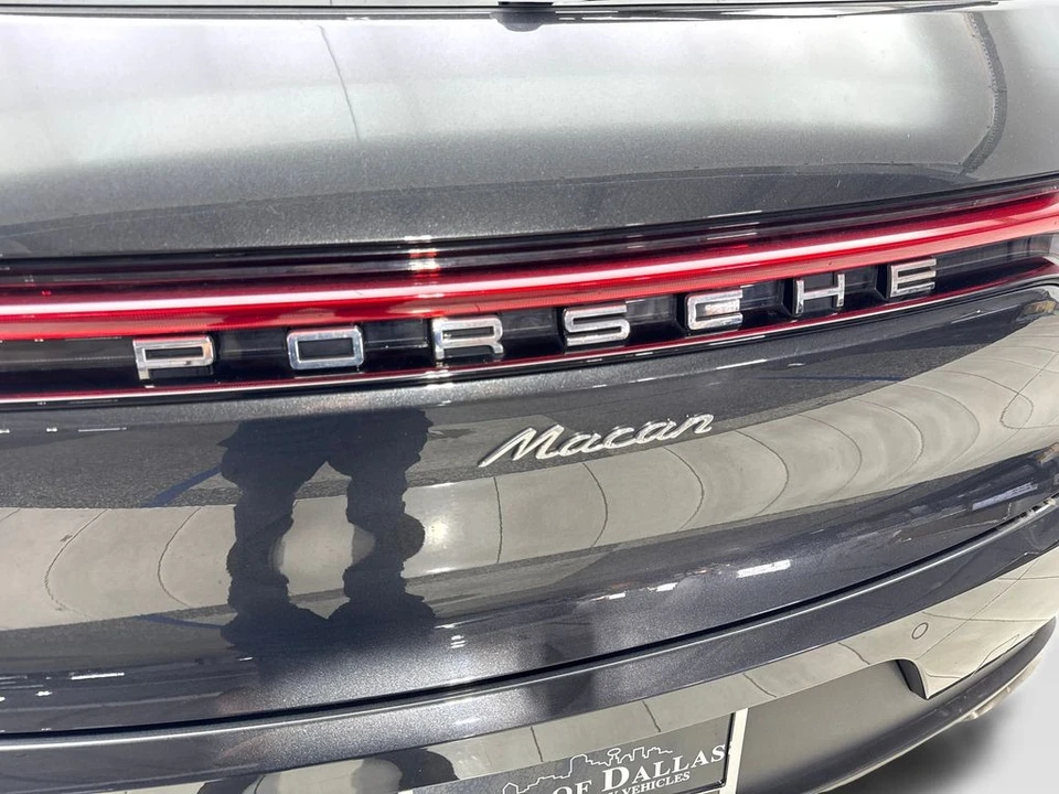 2021 Porsche Macan - Image 20 of 31