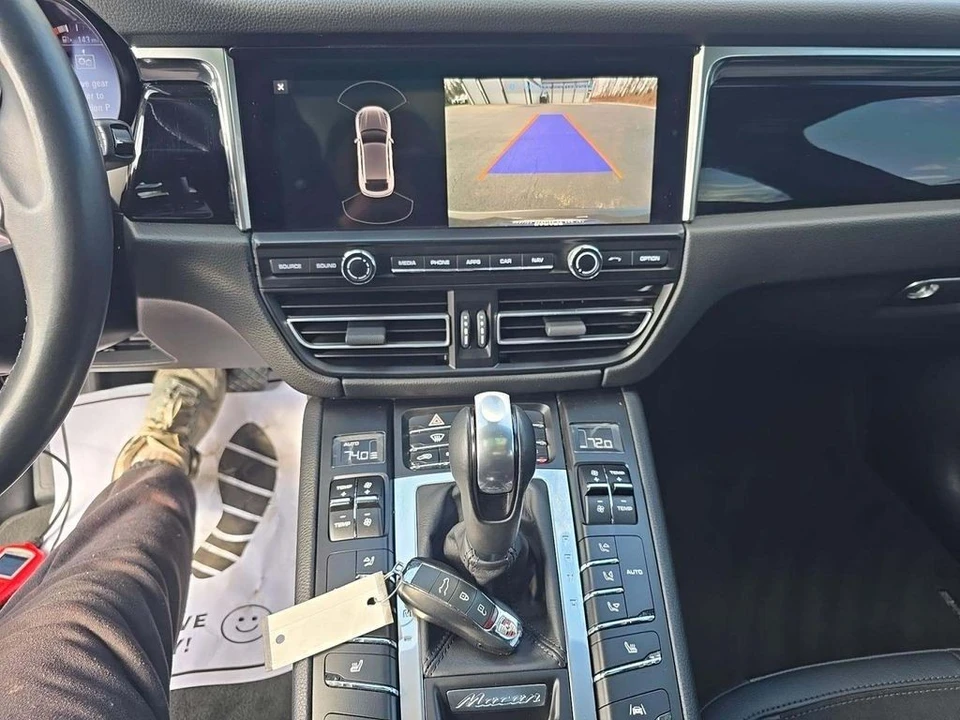 2021 Porsche Macan - Image 6 of 10