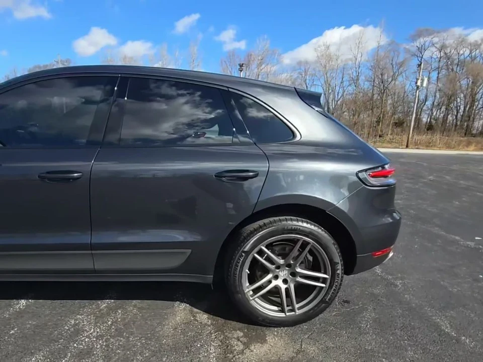 2021 Porsche Macan - Image 2 of 10