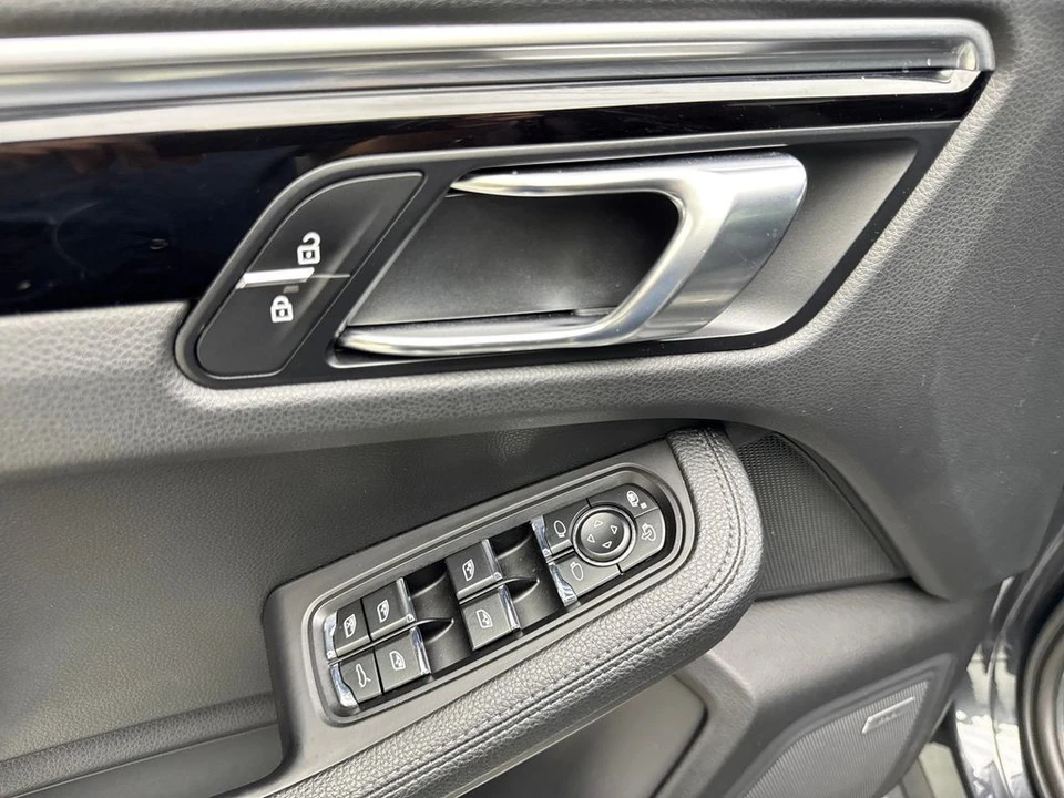 2021 Porsche Macan - Image 31 of 31