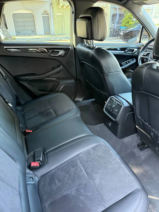 2021 Porsche Macan - Image 11 of 18