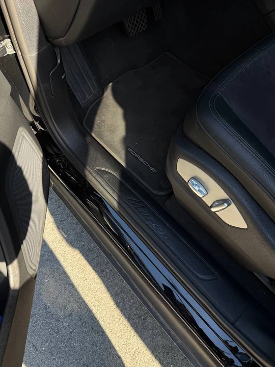 2021 Porsche Macan - Image 14 of 18