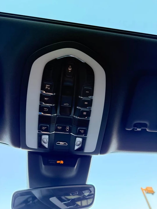 2021 Porsche Macan - Image 18 of 18