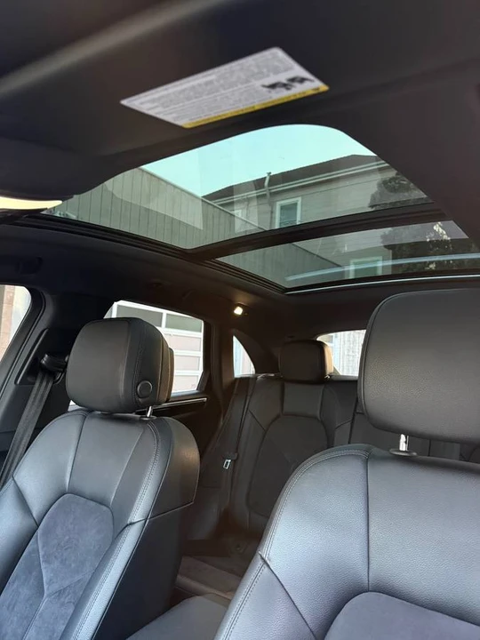 2021 Porsche Macan - Image 17 of 18