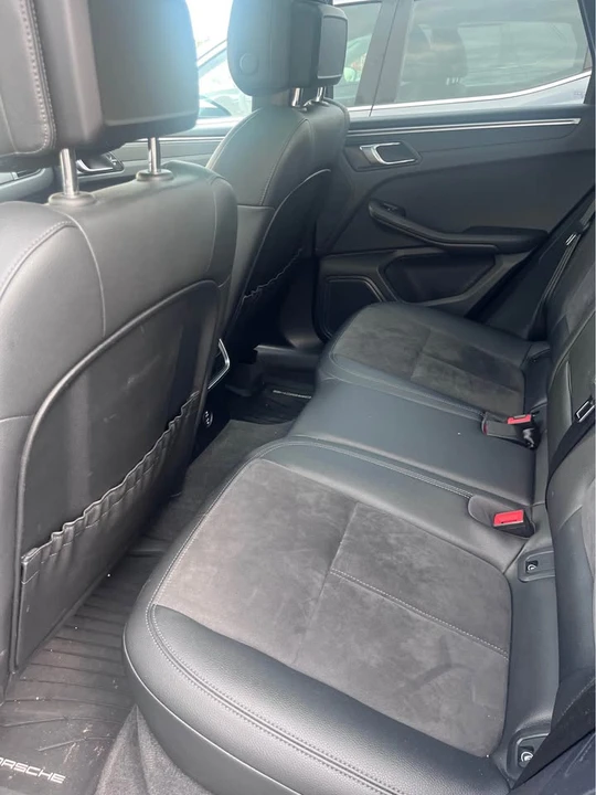2021 Porsche Macan - Image 9 of 11