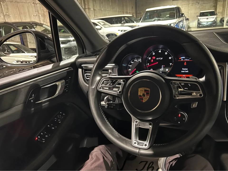 2021 Porsche Macan - Image 11 of 20