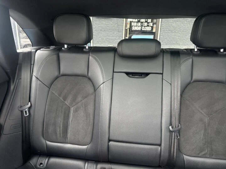 2021 Porsche Macan - Image 14 of 16