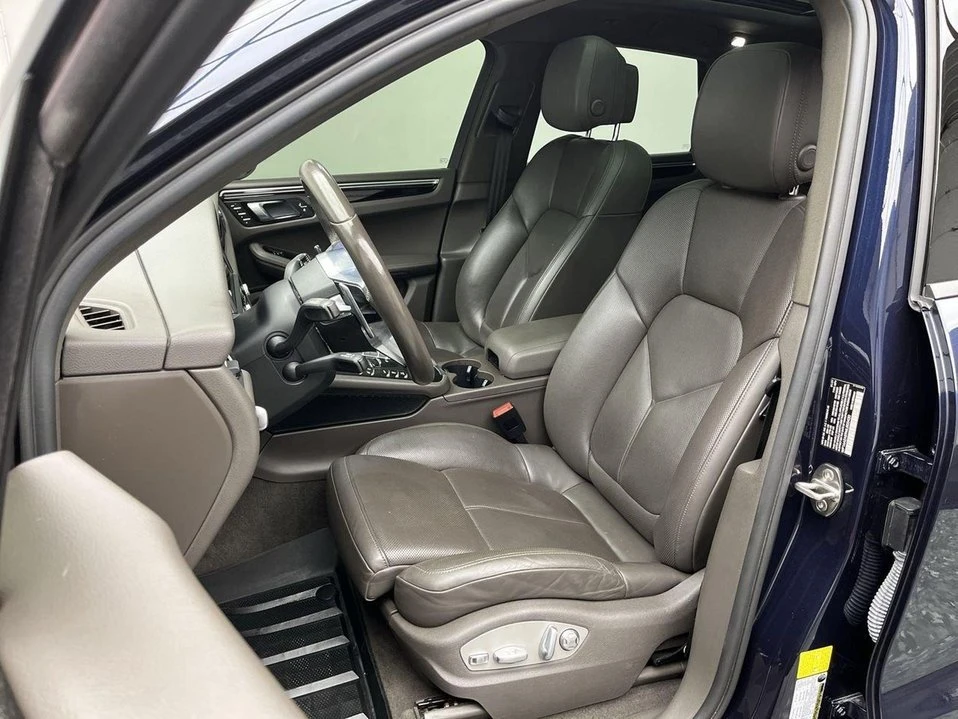 2021 Porsche Macan - Image 10 of 20