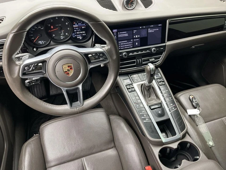2021 Porsche Macan - Image 16 of 20