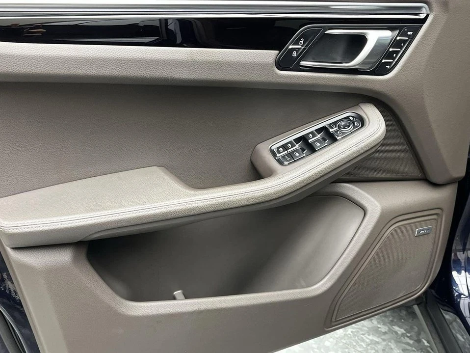 2021 Porsche Macan - Image 7 of 20