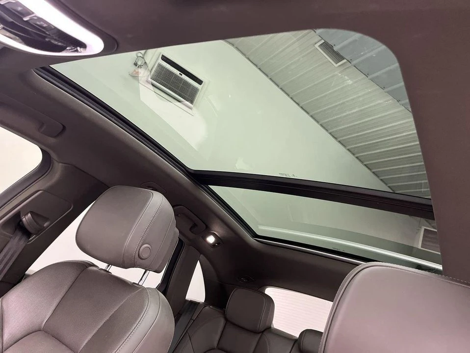 2021 Porsche Macan - Image 13 of 20