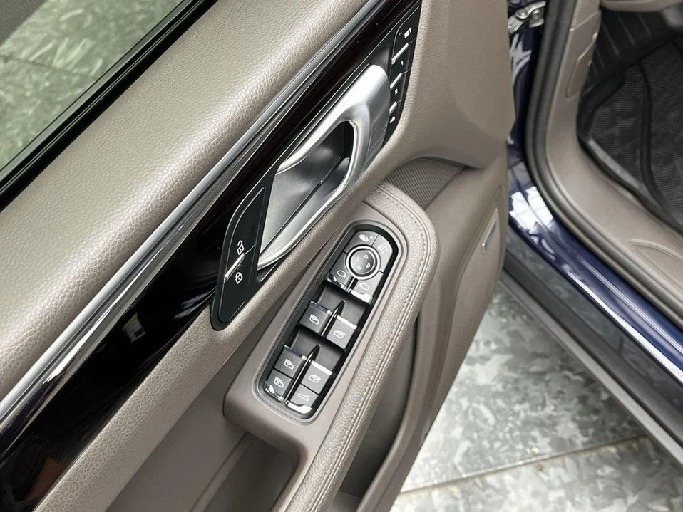 2021 Porsche Macan - Image 8 of 20