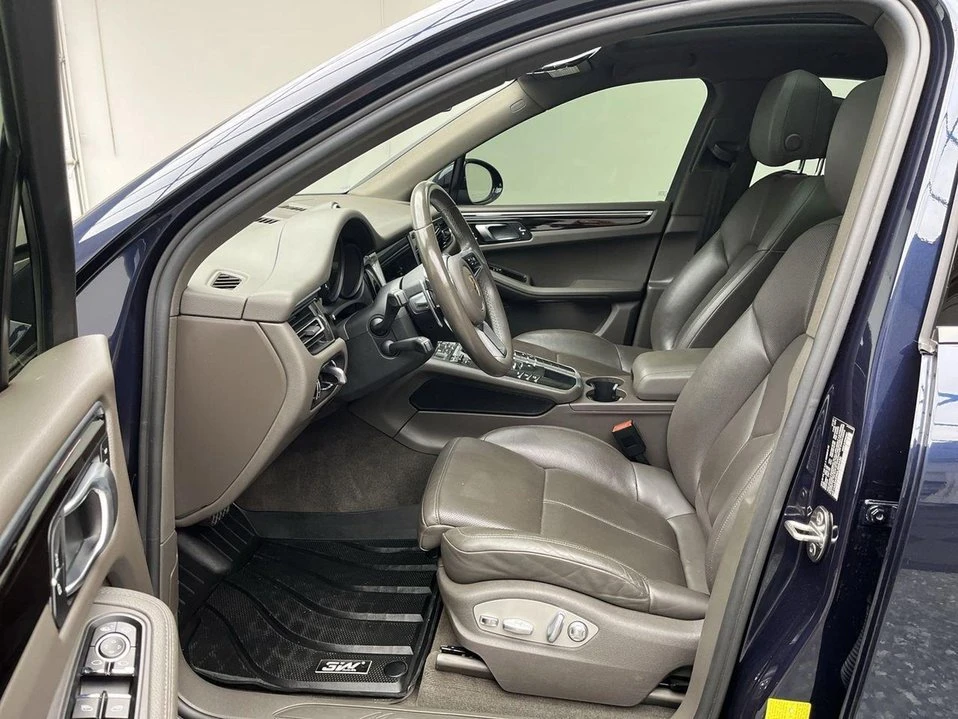 2021 Porsche Macan - Image 9 of 20