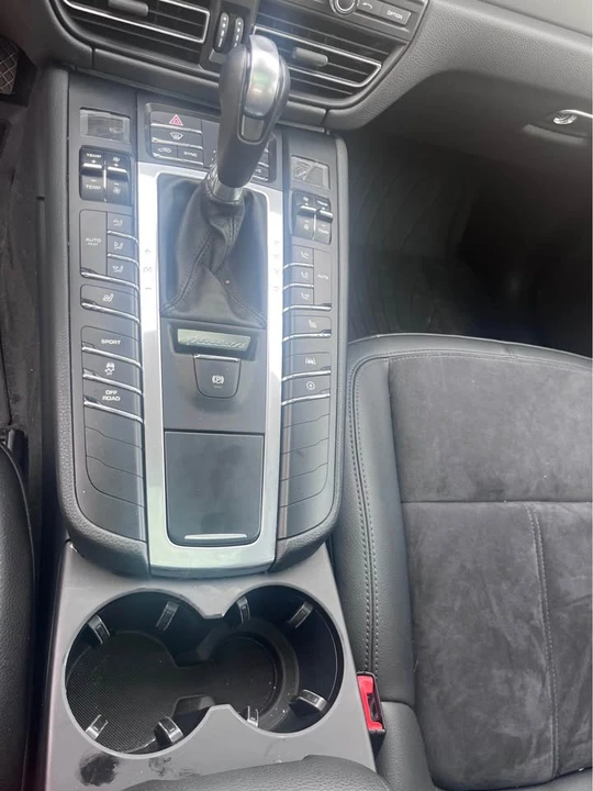 2021 Porsche Macan - Image 10 of 11