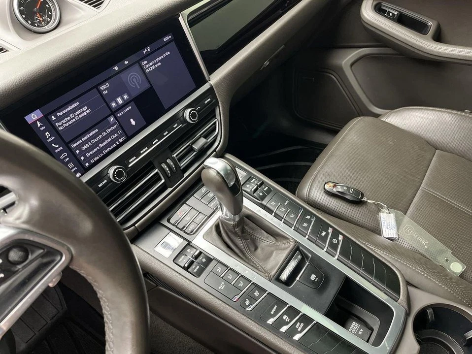 2021 Porsche Macan - Image 19 of 20
