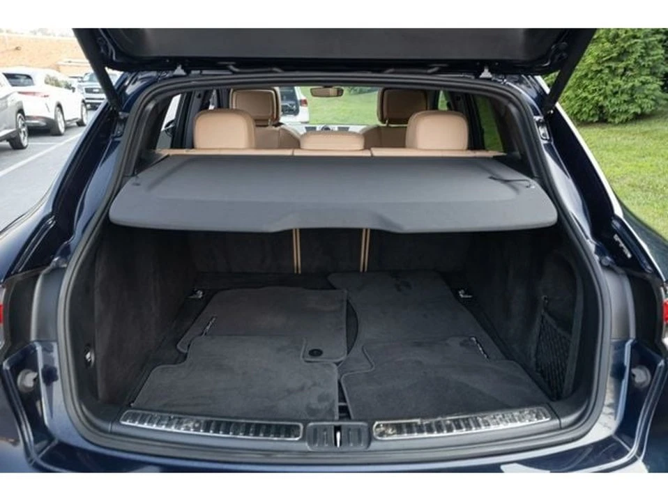 2021 Porsche Macan - Image 19 of 20