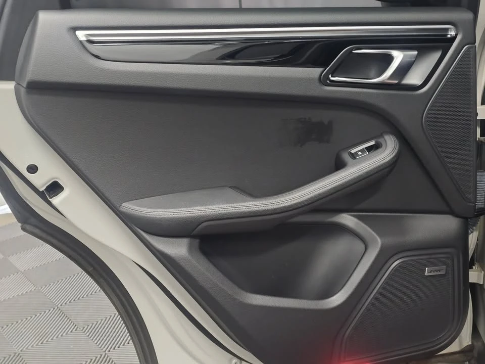 2021 Porsche Macan - Image 20 of 20