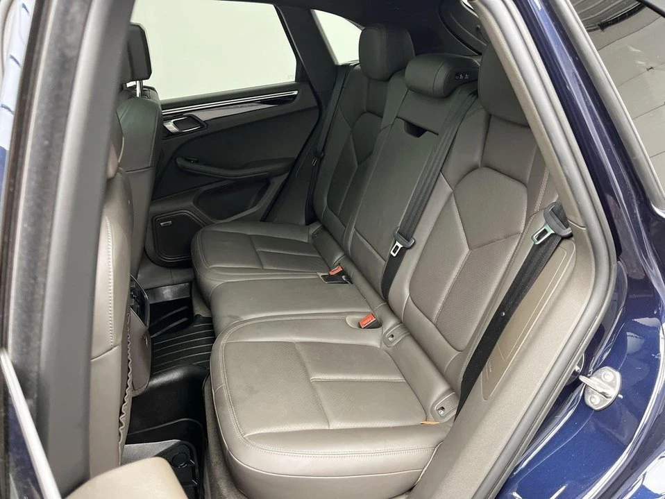 2021 Porsche Macan - Image 12 of 20