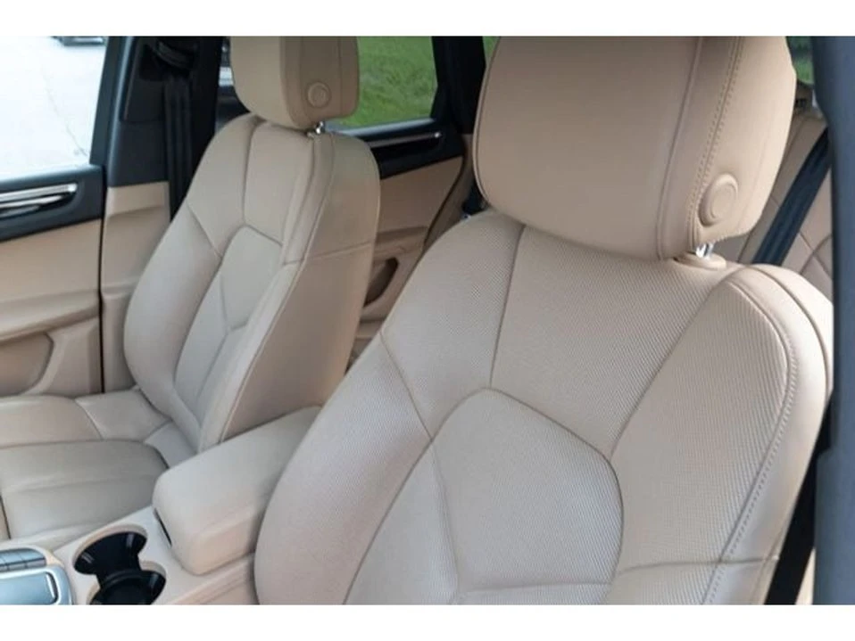 2021 Porsche Macan - Image 16 of 20
