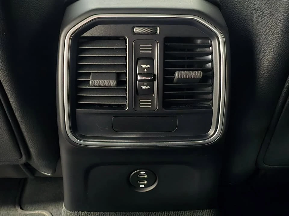 2021 Porsche Macan - Image 18 of 20