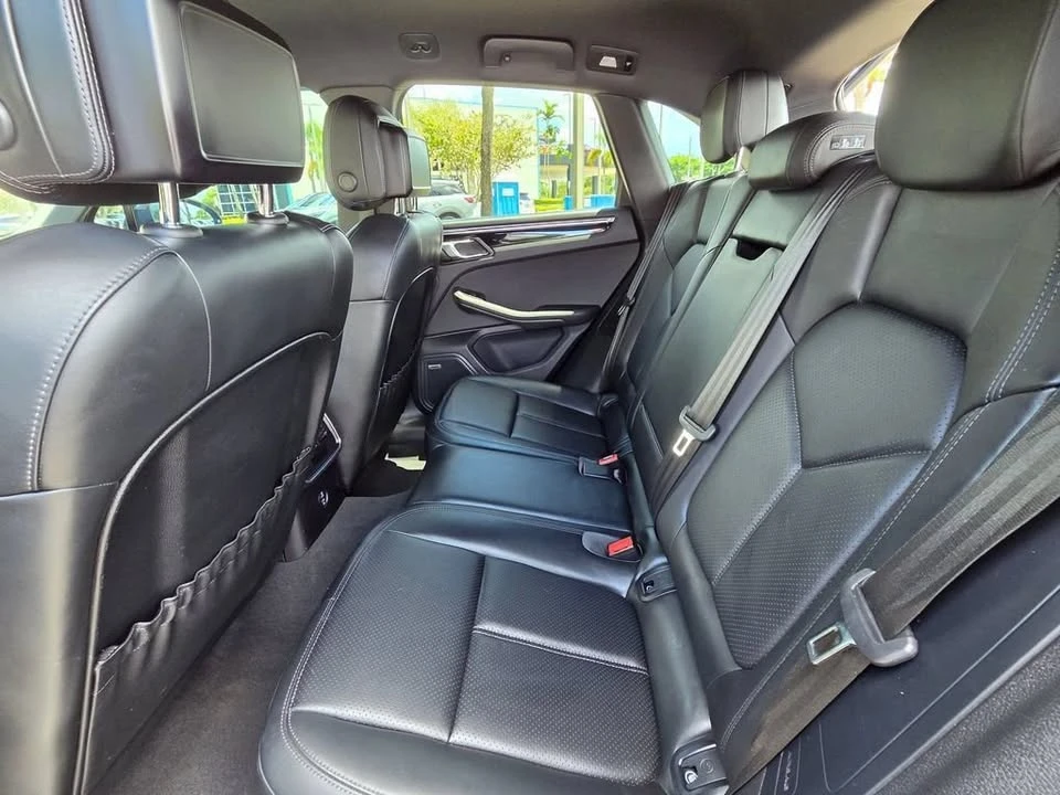 2021 Porsche Macan - Image 18 of 20