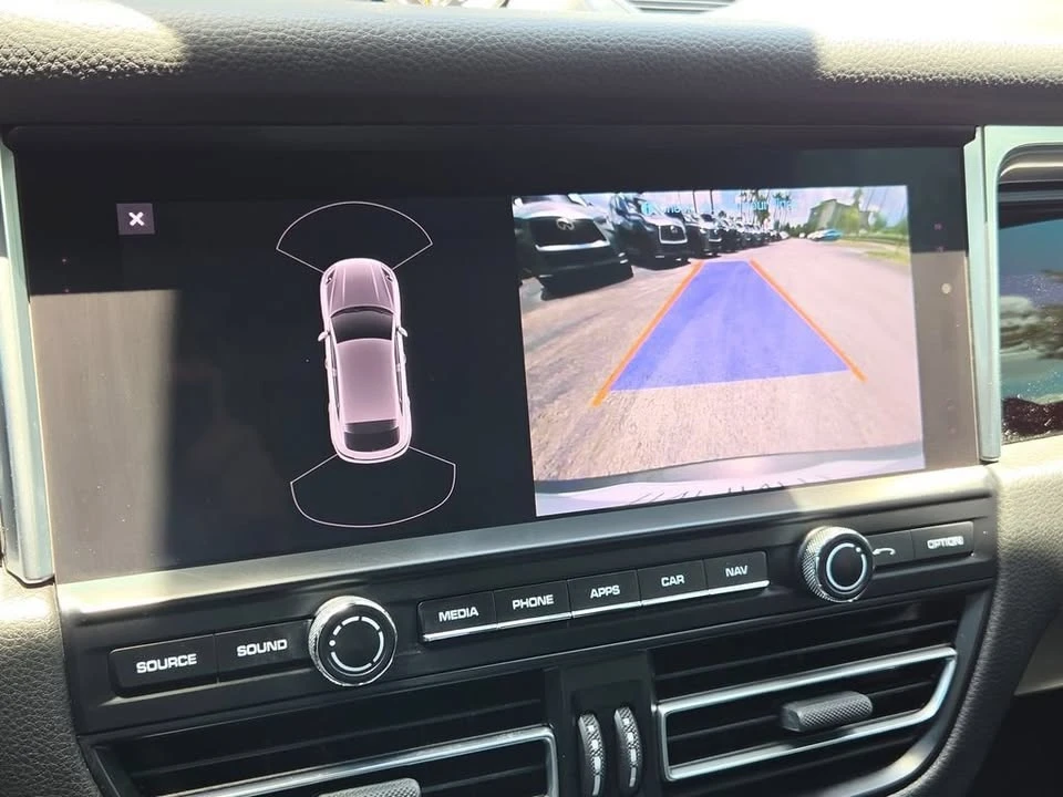 2021 Porsche Macan - Image 8 of 20
