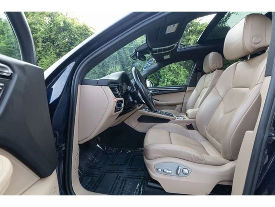2021 Porsche Macan - Image 15 of 20