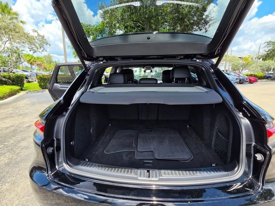 2021 Porsche Macan - Image 19 of 20
