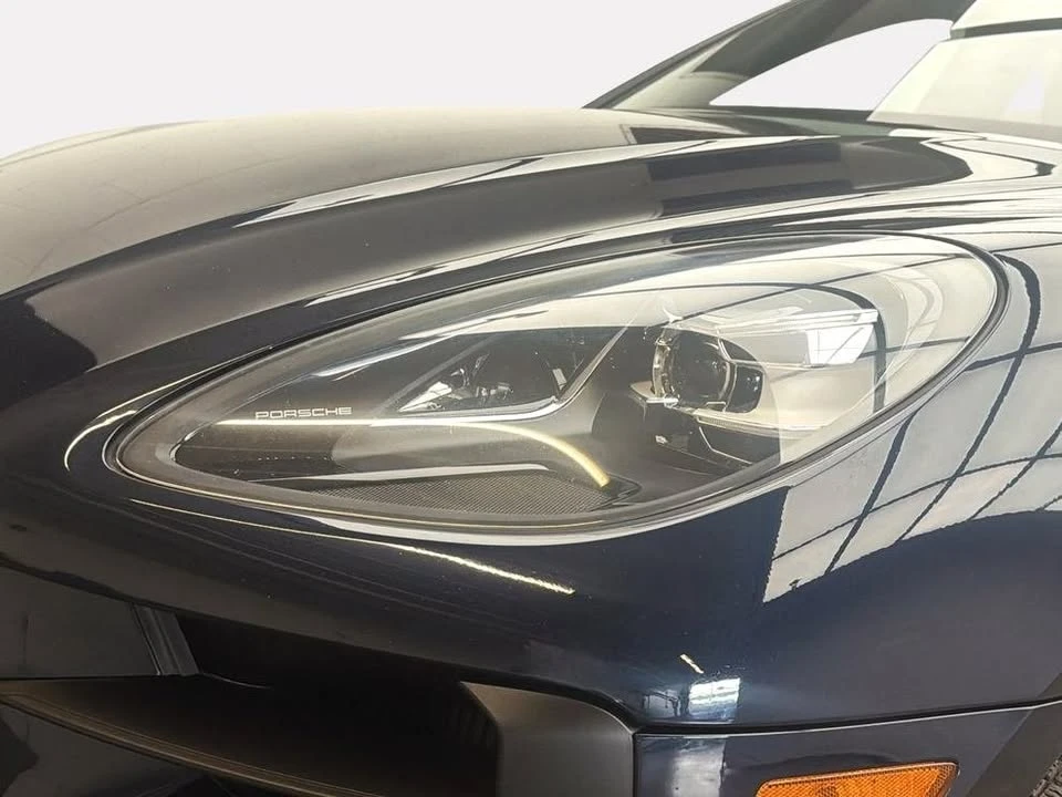 2021 Porsche Macan - Image 8 of 10