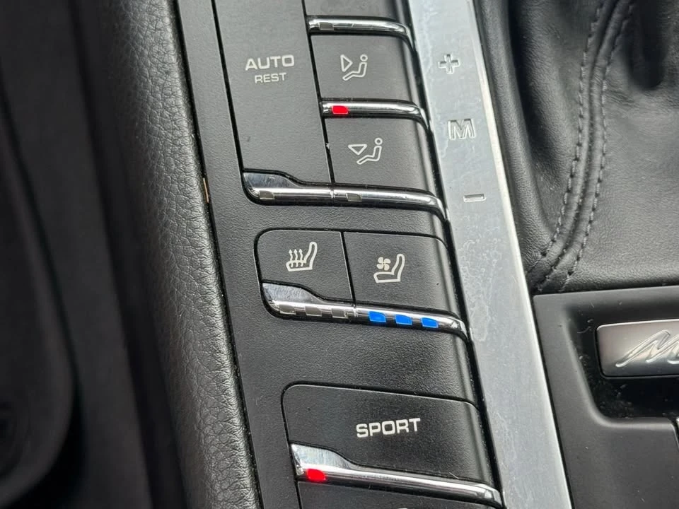 2021 Porsche Macan - Image 17 of 20
