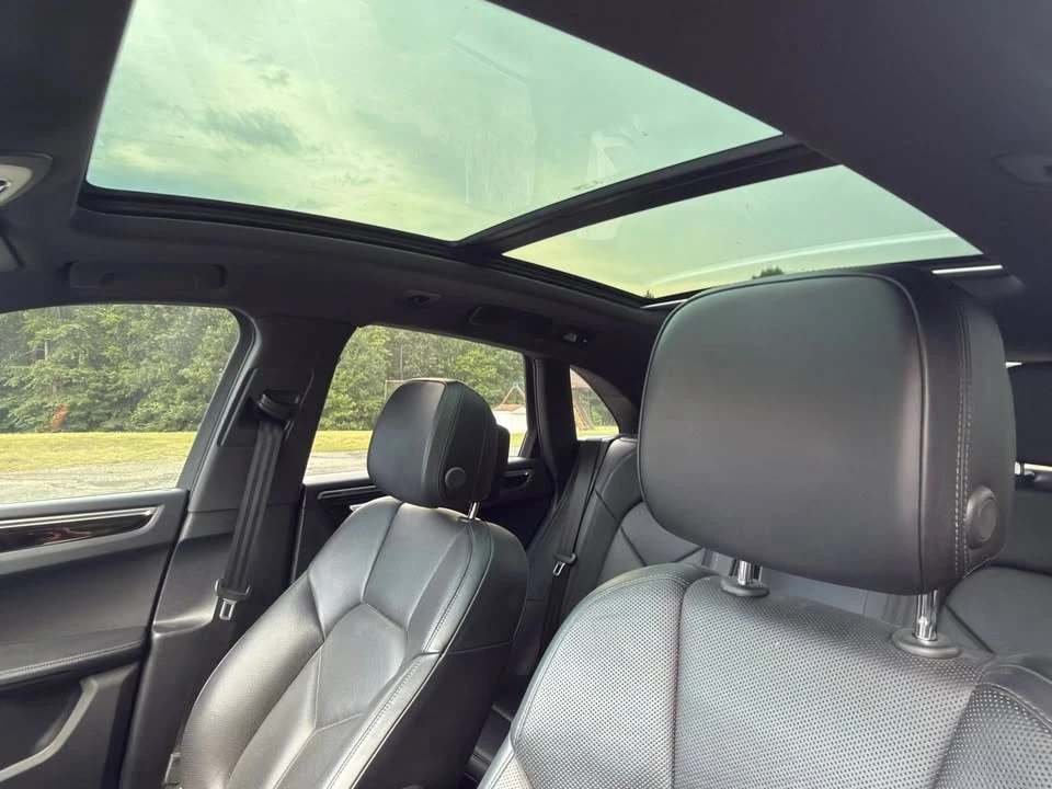2021 Porsche Macan - Image 15 of 20