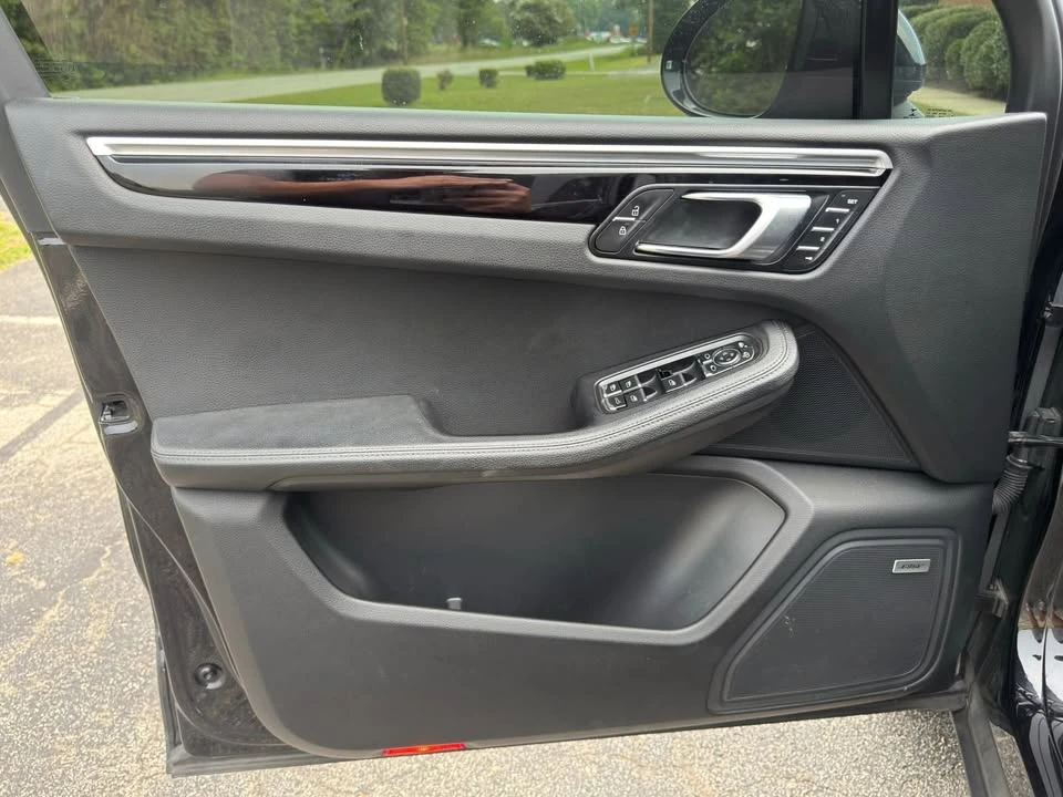 2021 Porsche Macan - Image 11 of 20