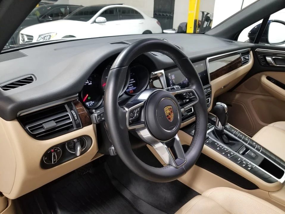 2021 Porsche Macan - Image 12 of 20