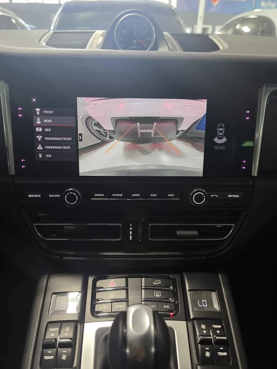 2021 Porsche Macan - Image 14 of 15