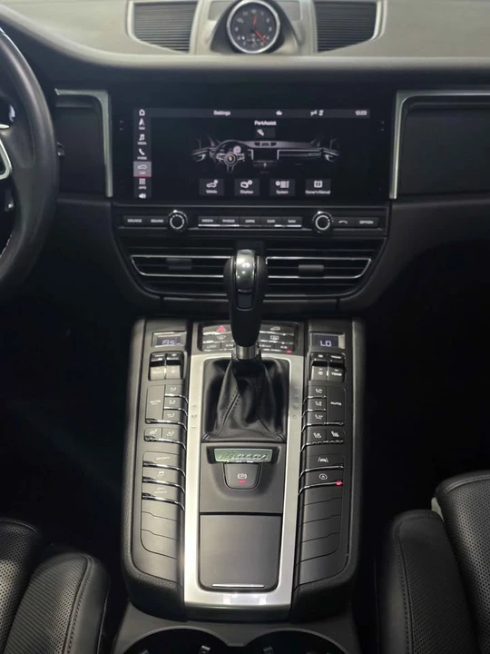 2021 Porsche Macan - Image 10 of 15