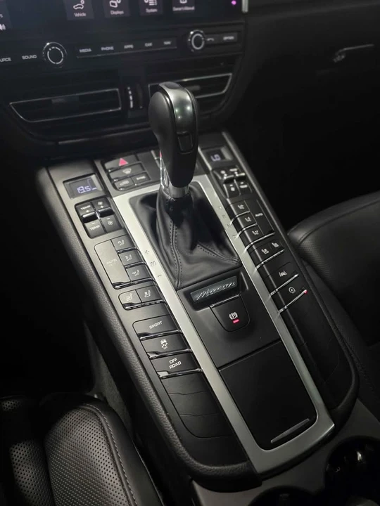 2021 Porsche Macan - Image 13 of 15