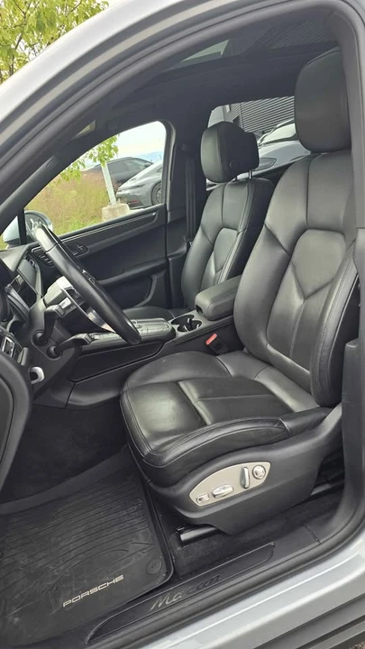 2021 Porsche Macan - Image 8 of 13