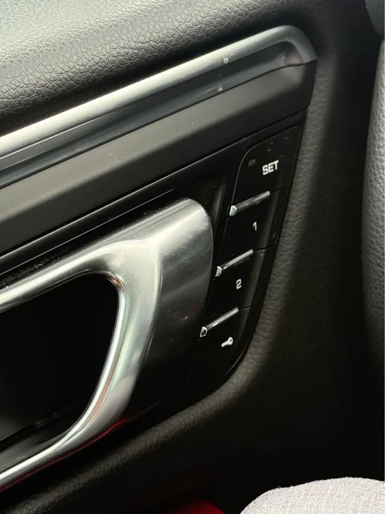 2021 Porsche Macan - Image 6 of 8