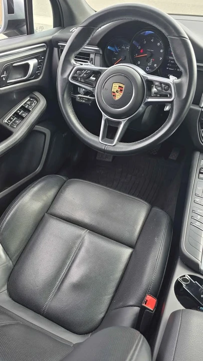 2021 Porsche Macan - Image 11 of 13