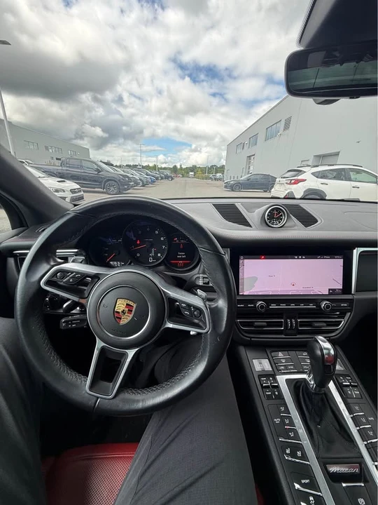 2021 Porsche Macan - Image 4 of 8