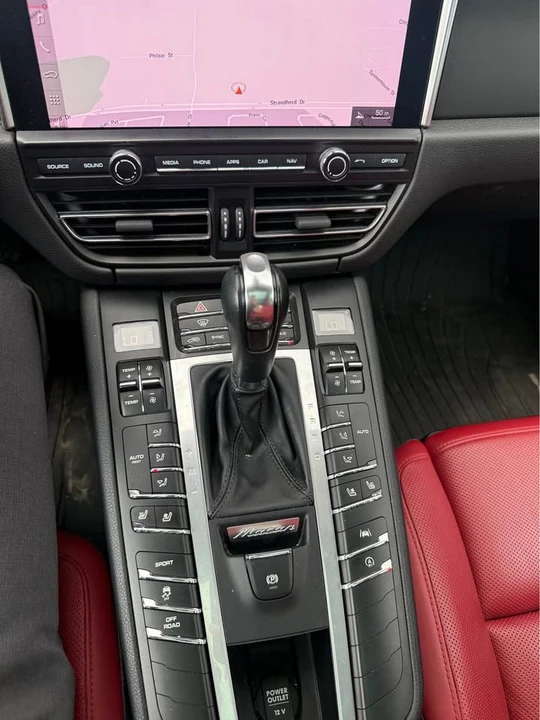 2021 Porsche Macan - Image 5 of 8