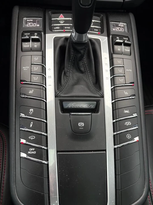 2021 Porsche Macan - Image 6 of 7