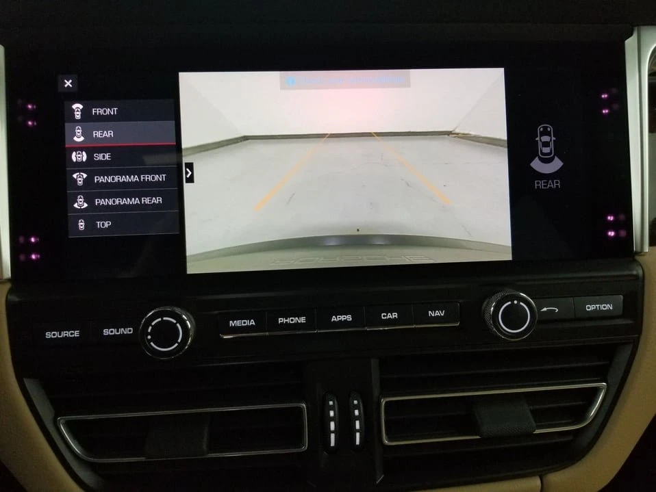 2021 Porsche Macan - Image 19 of 20