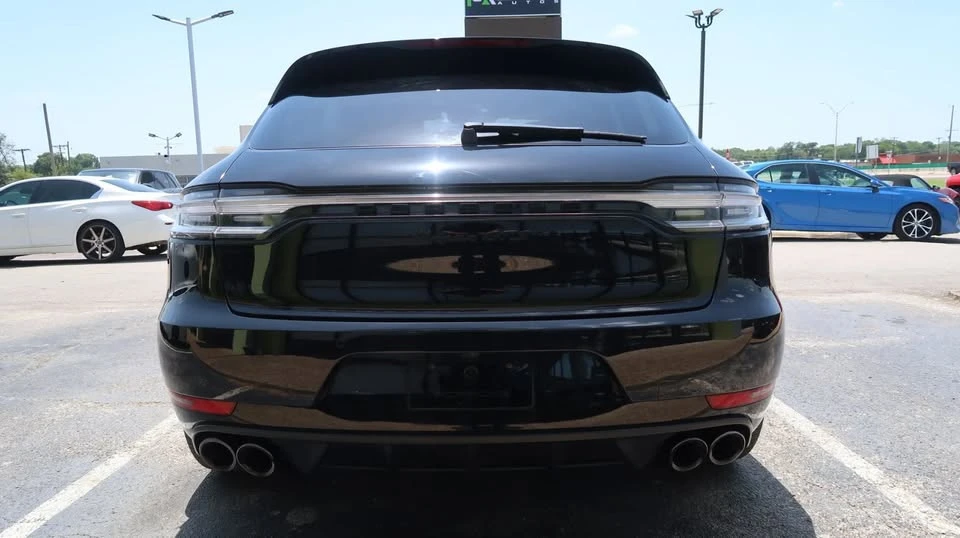 2021 Porsche Macan - Image 9 of 10