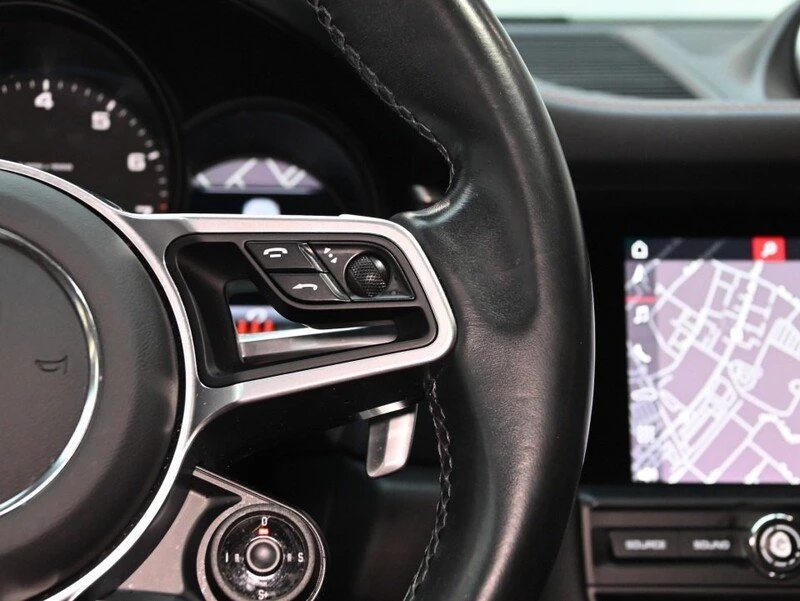 2021 Porsche Macan - Image 19 of 20