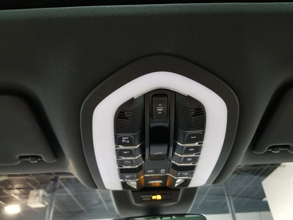 2021 Porsche Macan - Image 15 of 20